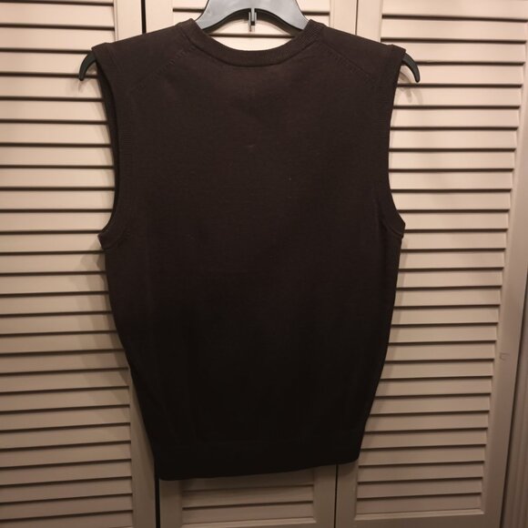 Daniel Cremieux Men's V-Neck Sleeveless sweater. - Picture 3 of 3